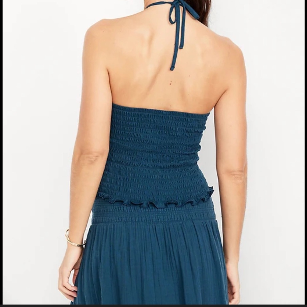 Sleeveless smocked halter Navy blue halter old navy halter old navy size med